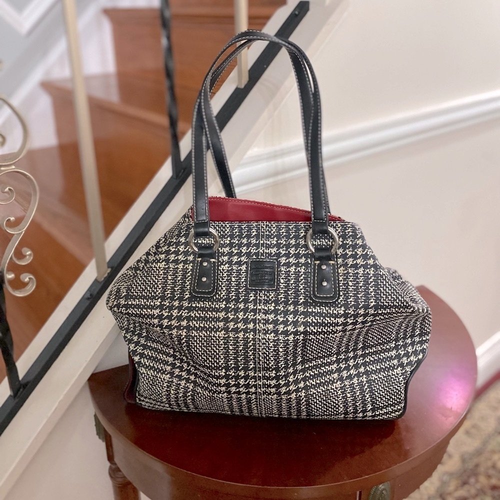 Liz Claiborne Tote w/Umbrella compartment